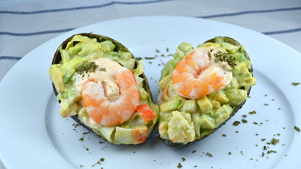 Aguacates rellenos de langostinos Aguacates rellenos de langostinos